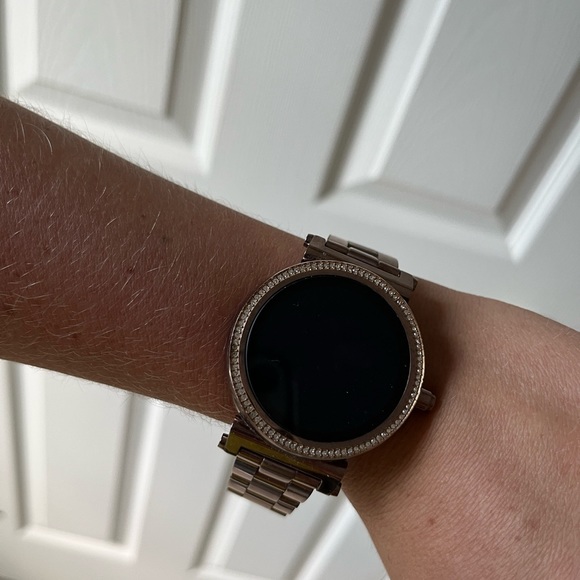 Michael Kors Sophie smart watch AND 3 additional changeable bands!!!